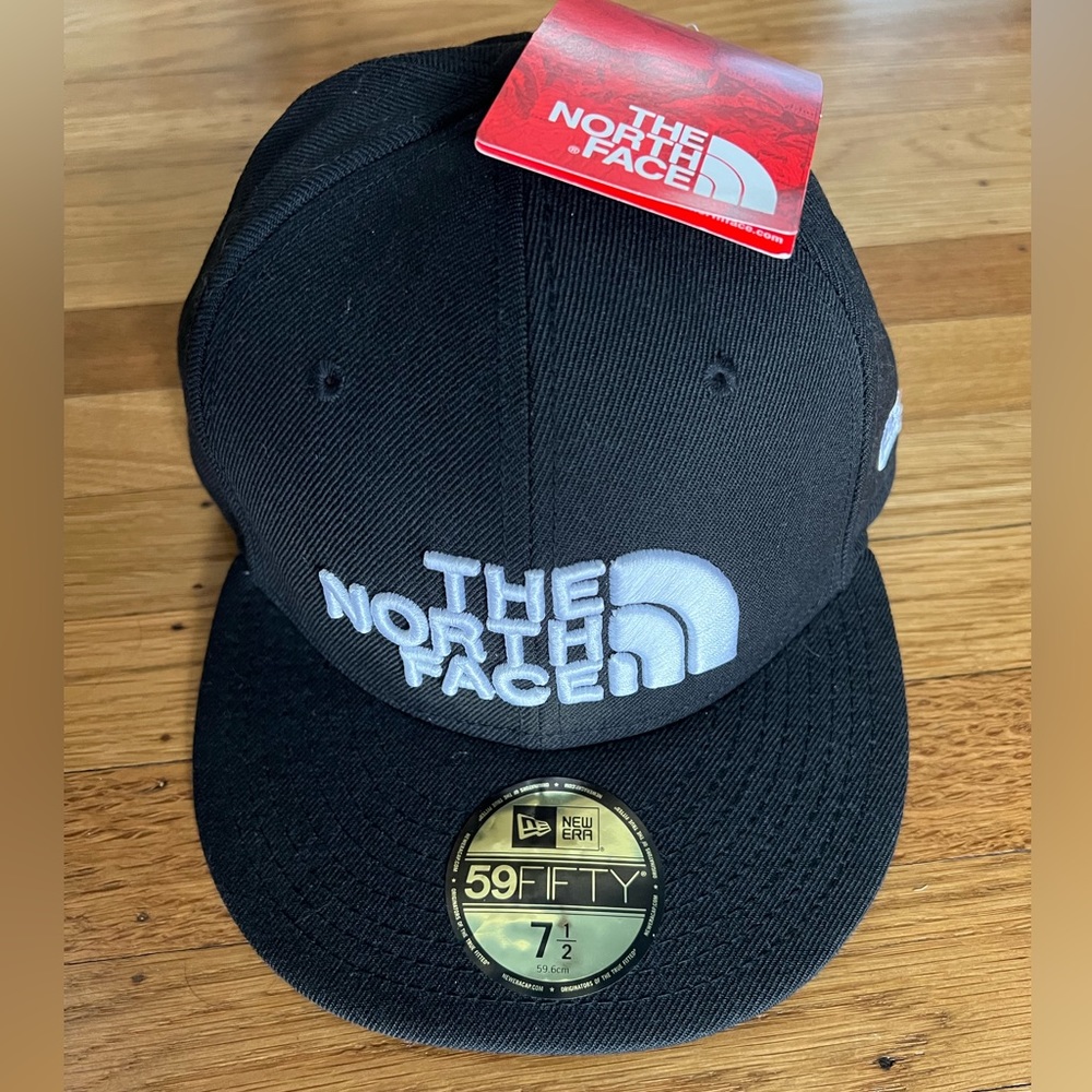The North Face New Era 59Fifty snap back Hat NWT Sz 7.5